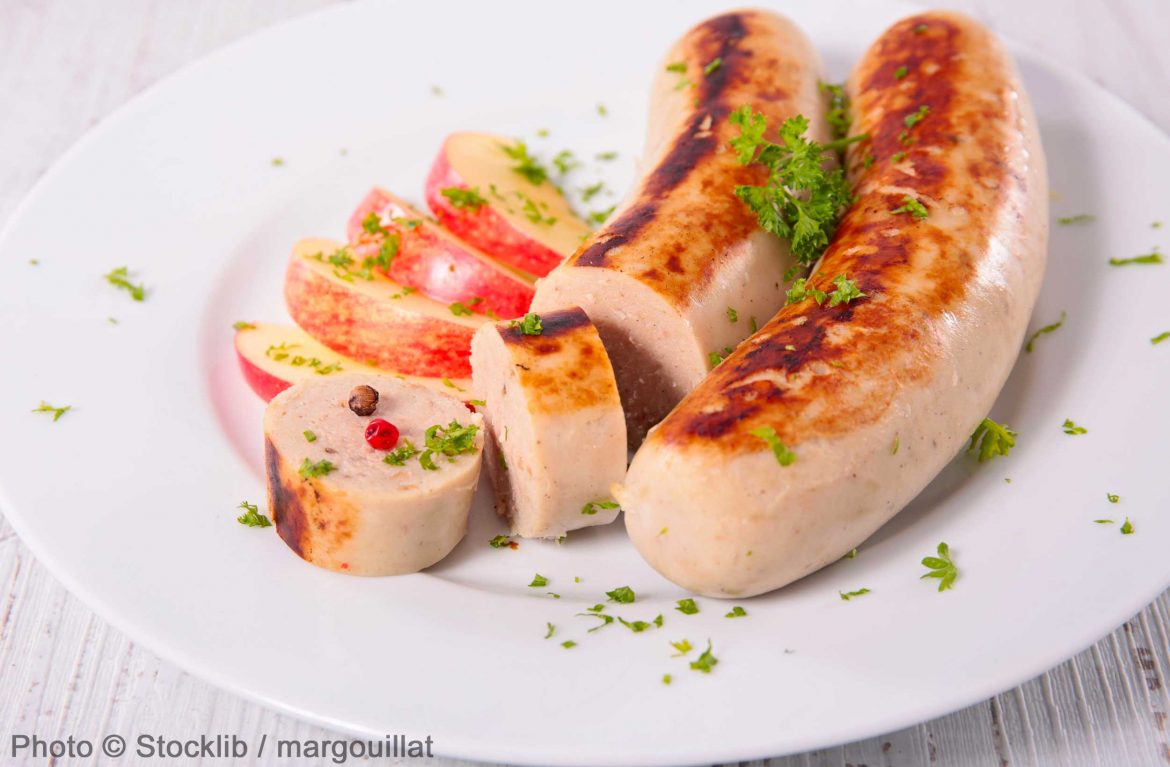 2boudins 2 boudins blancs catalans dans leur assiette et aromatisés d'herbes publié dans le Malin Gourmand